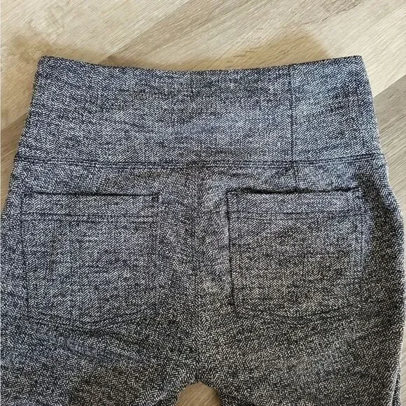 Athleta athletic leggings with pockets size xsmall - Picture 3 of 6